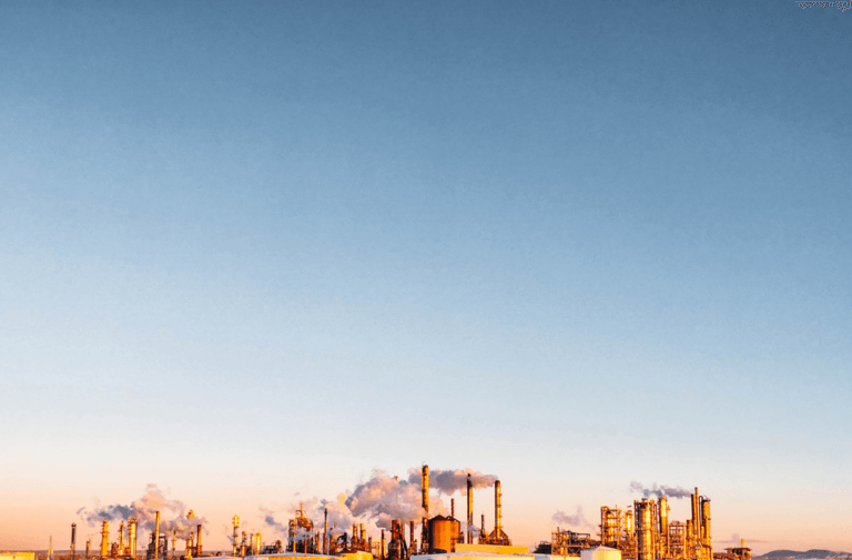 emissions image from refinery